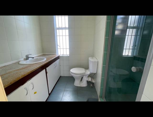 2.5 BEDROOM APARTMENT FOR SALE IN ESSENWOOD